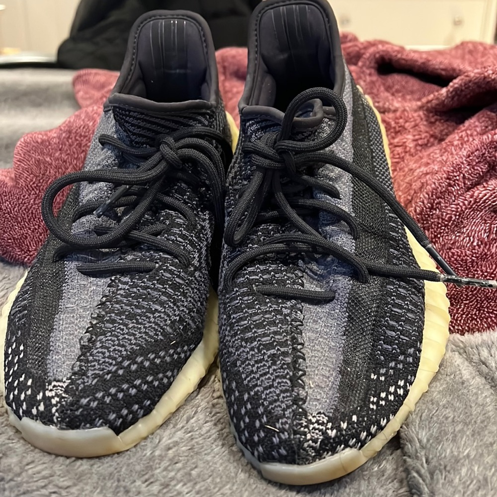 Yezzy sneakers REAL without box from stock x